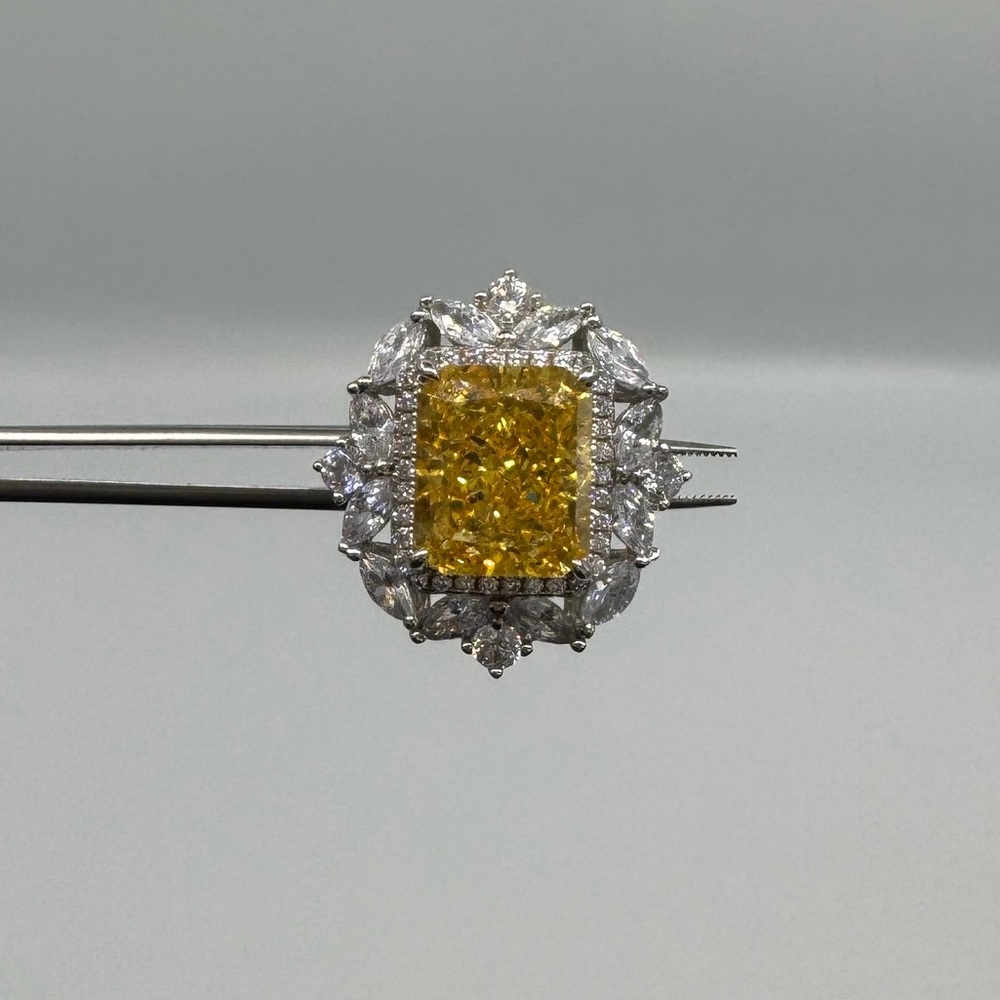 18k 4ct Radiant Canary Ring - Picture 7 of 12